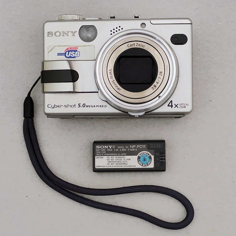 Sony Cyber-shot DSC-V1 5.0MP Digital Camera with Sony Battery, Tested
